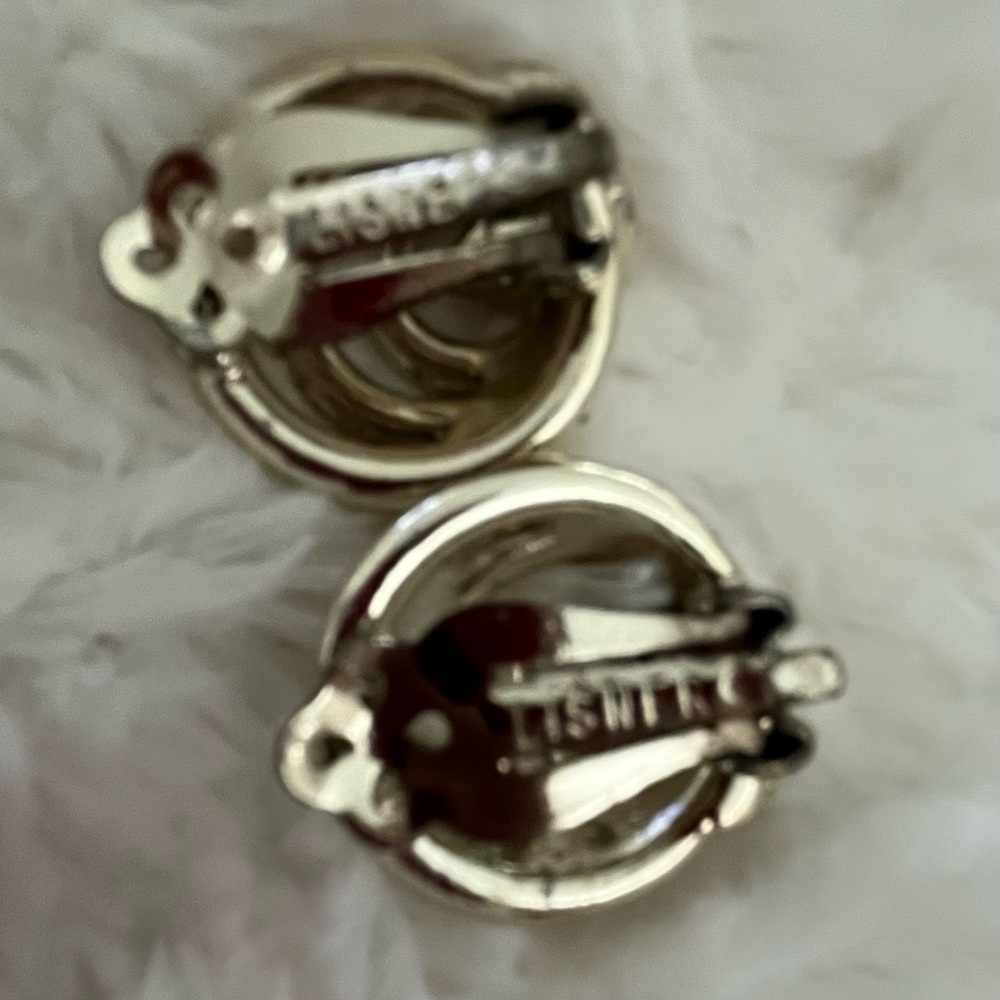 Vintage Lisner Gold-Tone Clip on Earrings - Picture 3 of 4
